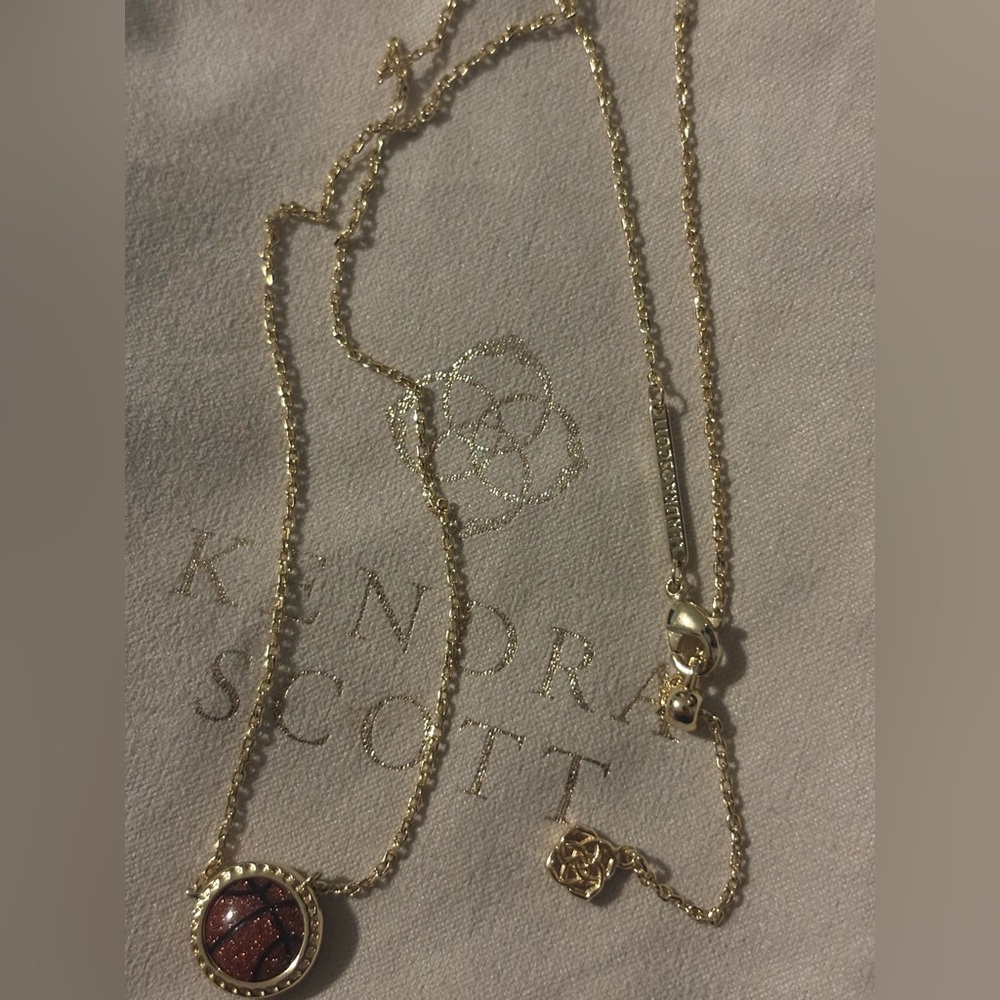Kendra Scott Basketball Gold Short Pendant Necklace in Orange Goldstone